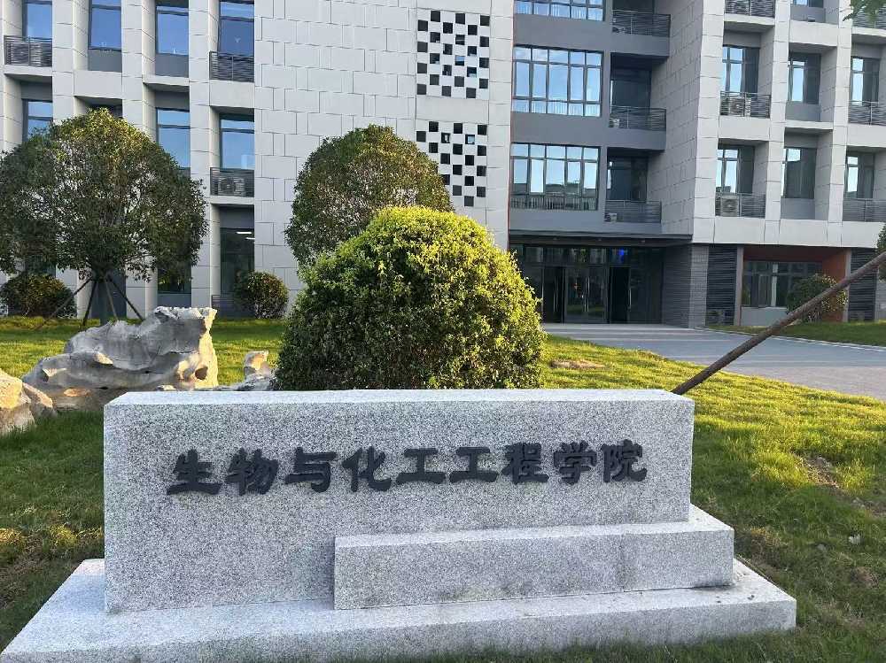 宝丰县扬州职业大学体育场高杆灯项目